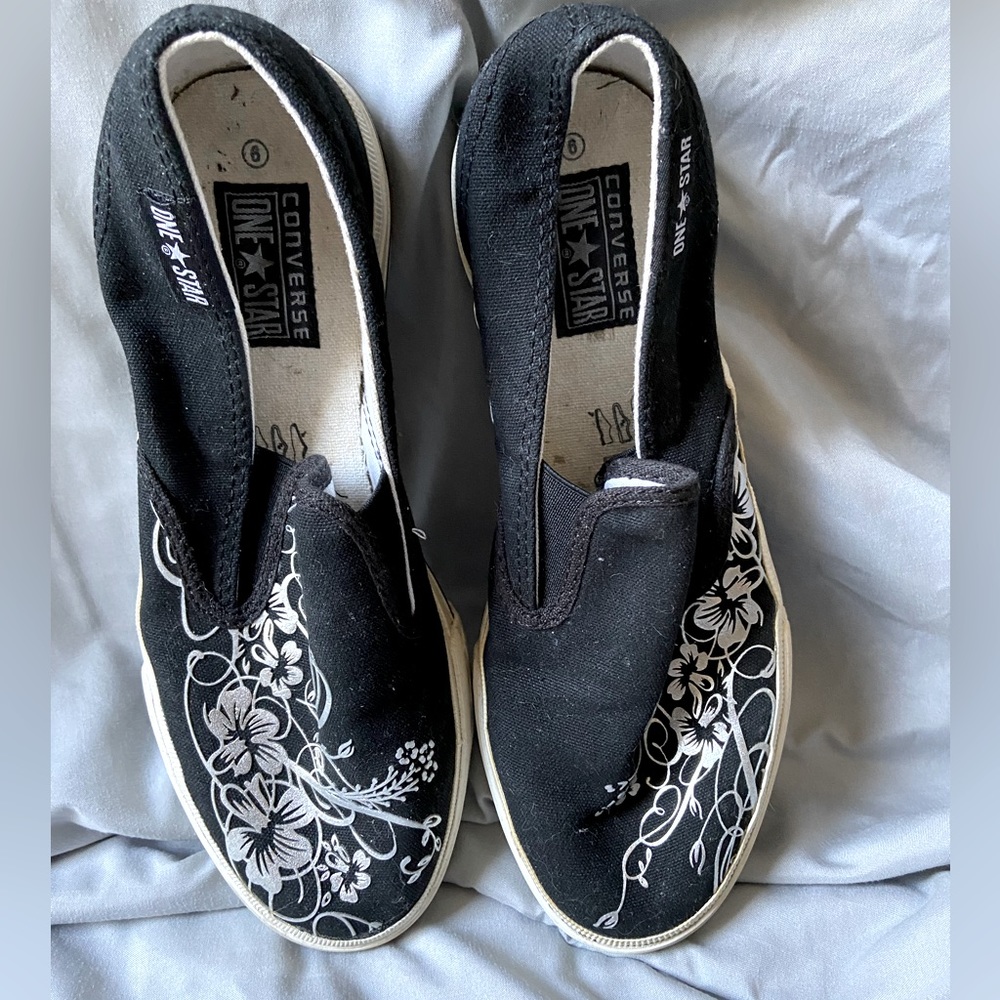 Converse One Star black slip ons with silver scroll flowers size 9